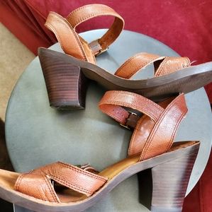 EUC GENTLE SOULS BROWN SANDALS 8M
